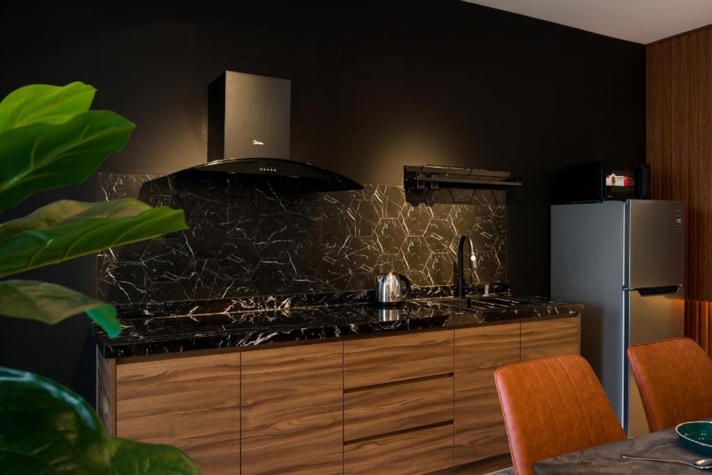 Nowhere 2Br & 2Bath Apartment With Balcony @ Reizz Residences Kuala Lumpur Bagian luar foto