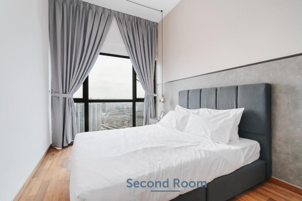 Nowhere 2Br & 2Bath Apartment With Balcony @ Reizz Residences Kuala Lumpur Bagian luar foto